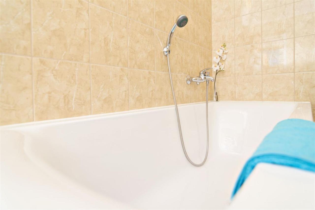 With 2 Bathrooms- 5 Minutes From Old Town - 102 M2 * Praha